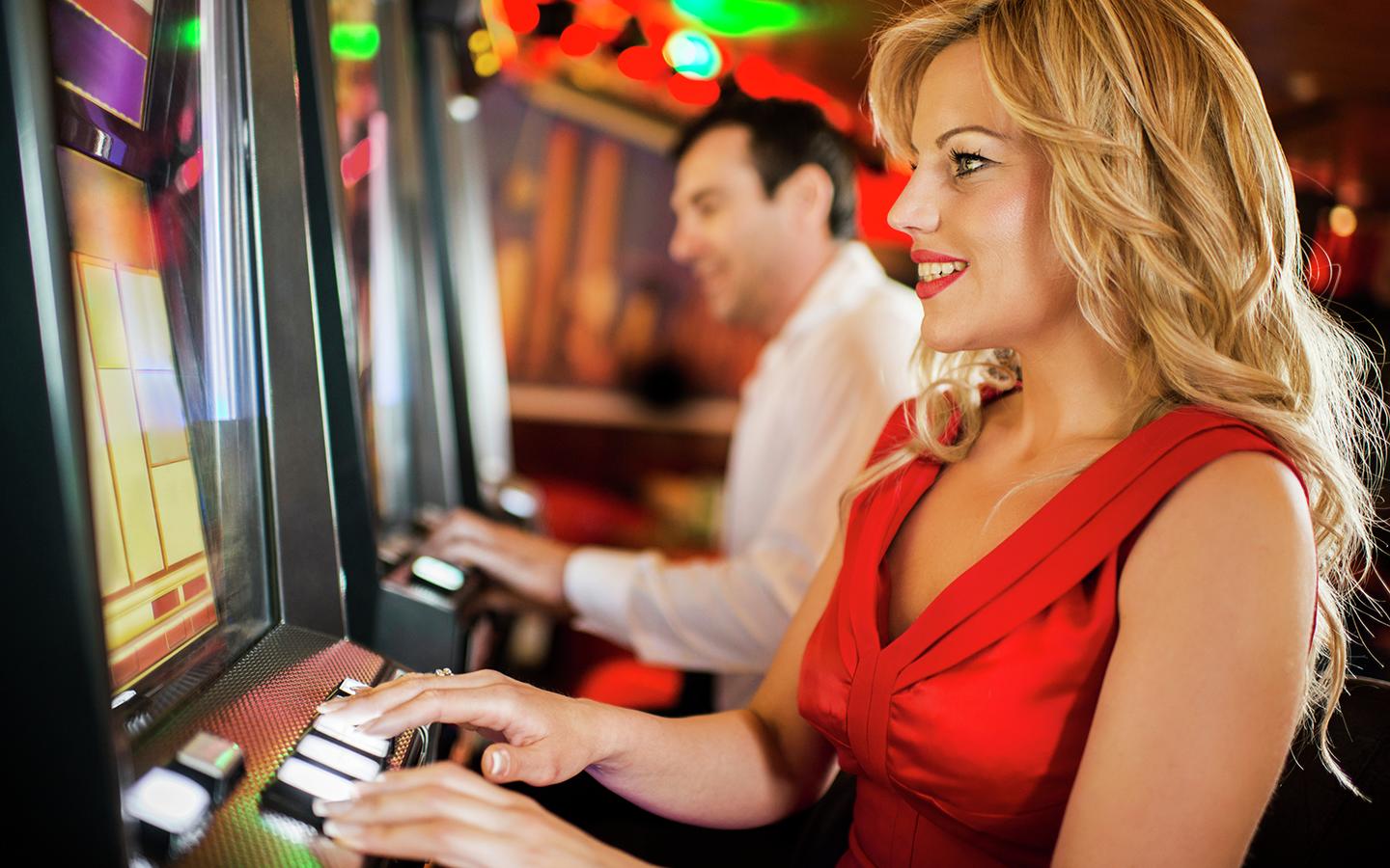 Why People Play Free Online Slot Machine Games
